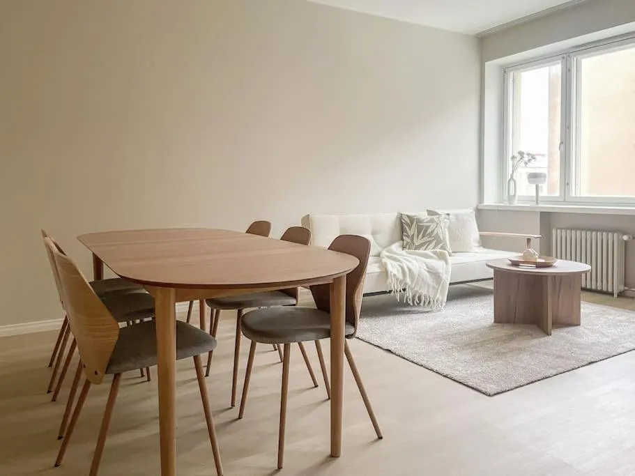 Image 3 of Central 1BR next to the park