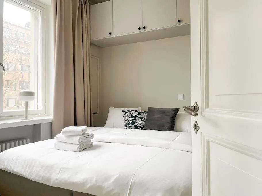 Image 4 of Central 1BR next to the park