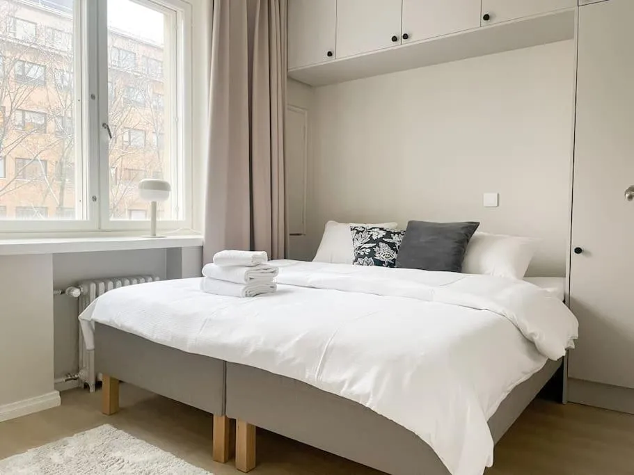 Image 1 of Central 1BR next to the park