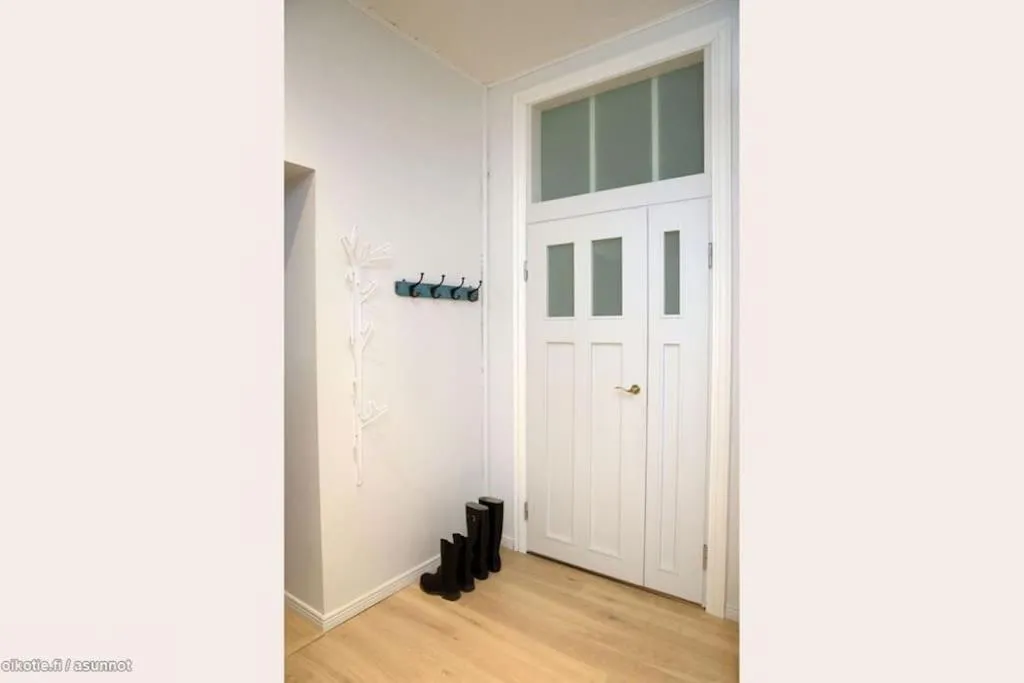 Image 2 of Corner apartment