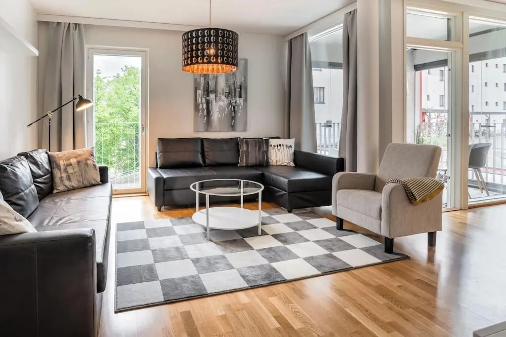 Image of Kotimaailma – Avara ja valoisa kolmio saunalla lähellä Helsingin keskustaa