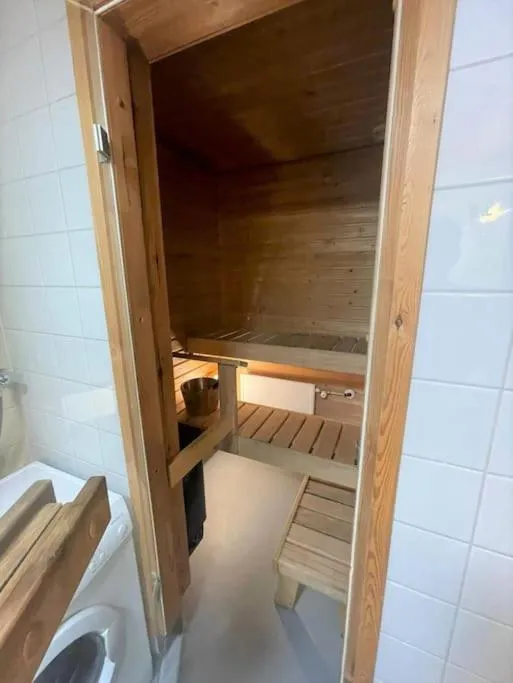 Image 5 of Kotimaailma – Saunallinen kolmio Herttoniemessä
