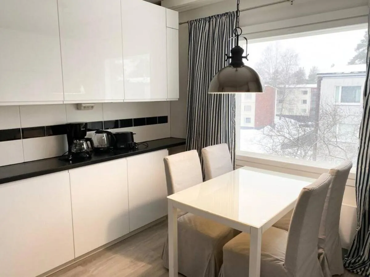 Image 6 of MELLUNMAKI Renovated 3 bedroom apt next to metro