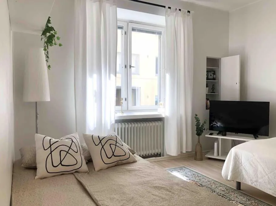 Image 4 of Modern and Bright Studio with Top Location