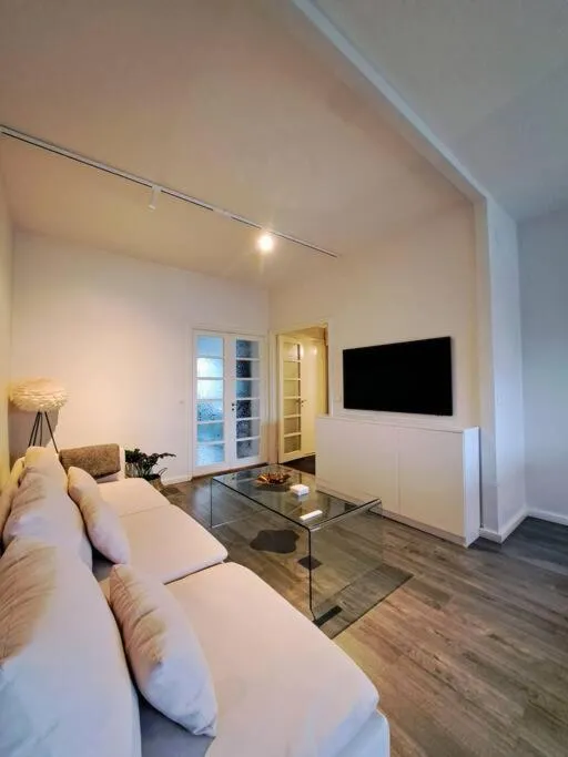 Image 3 of Renovated 64m2 apartment