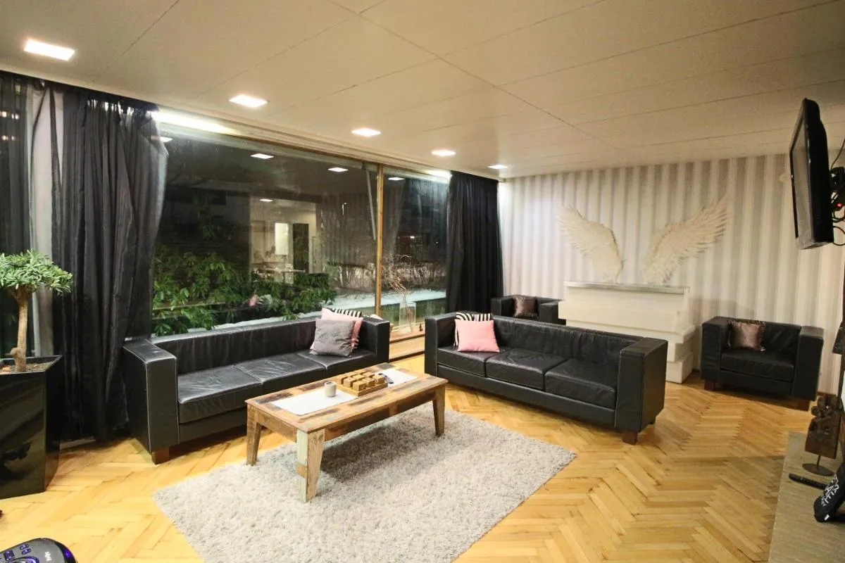 Image 6 of Suuri talo Kaskisaaressa lähellä Helsingin keskustaa