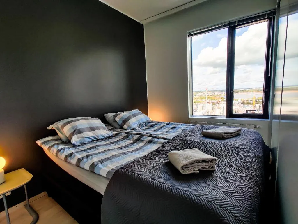 Image of Waterfront 1 Bedroom Skyscraper Suite – 18th Floor – Free Garage Parking