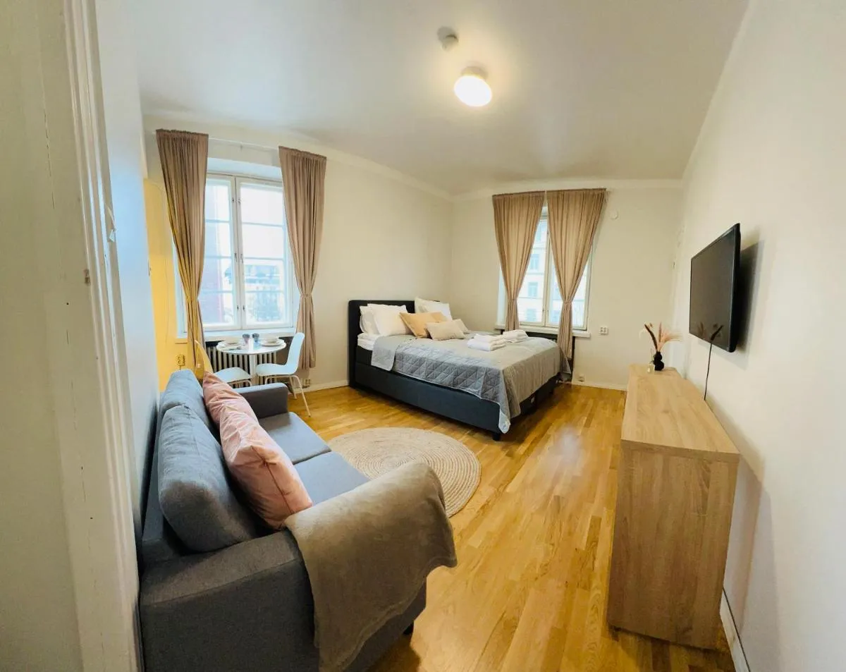 Image 2 of Your Chic Vibrant Airbnb